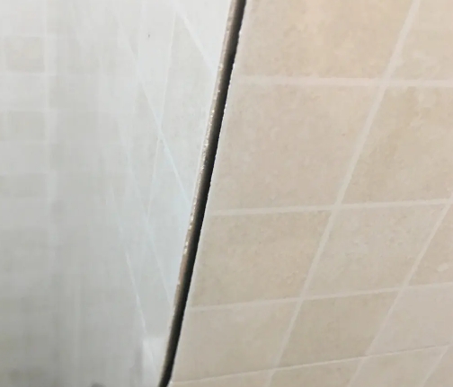 扶沟瓷砖空鼓维修公司分享阳台瓷砖脱落的修复过程可以分为以下几个步骤