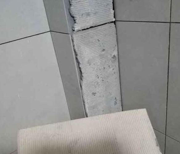 扶沟瓷砖空鼓维修公司分享下厨房瓷砖脱落的补救措施。
